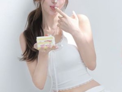 예정화 화이트 의상으로 청순한 매력 뽐내