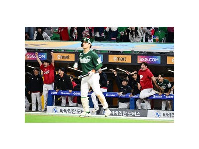 SSG 랜더스 9회말 끝내기 승리에 팬들 환호